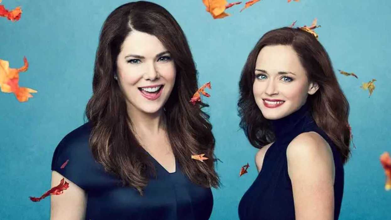 Promotional shot of the lead actresses of 'The Gilmore Girls.' Lauren Graham and Alexis Bledel.