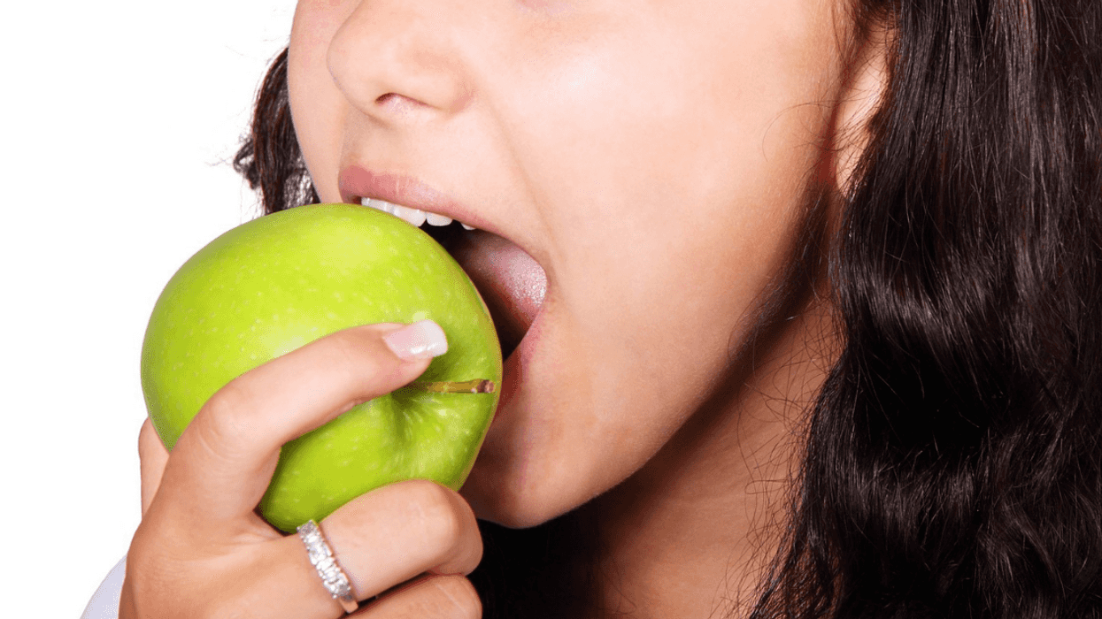 Redditor Called Out For Feeding Teen Neighbor Against Her 'Health Influencer' Parents' Wishes
