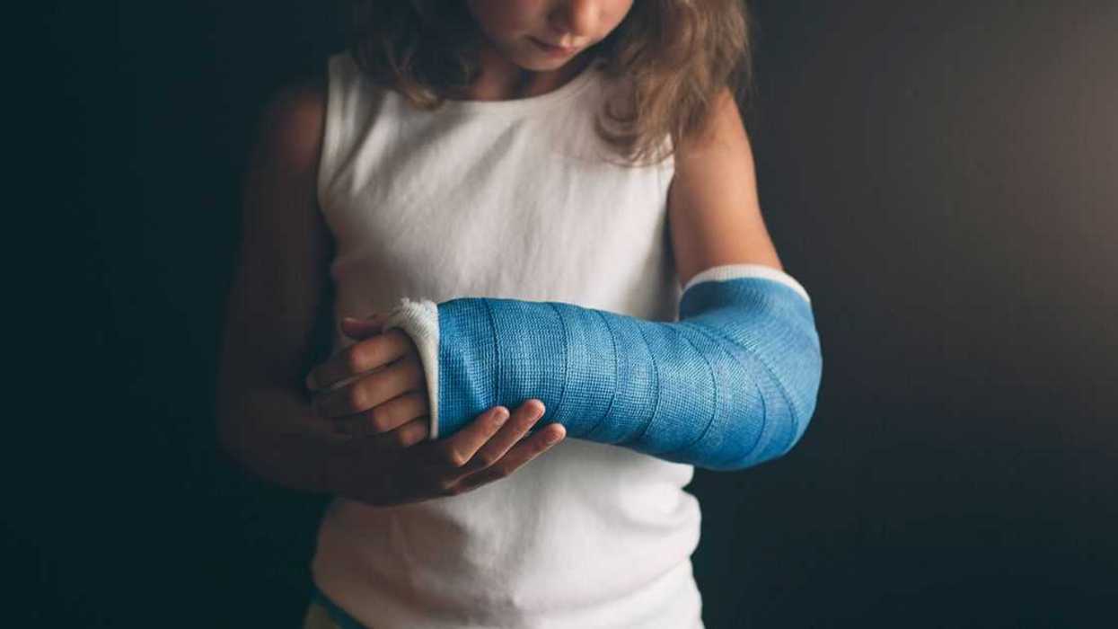 Dad Called 'Selfish' For Throwing Up Immediately After Seven-Year-Old Daughter Breaks Her Arm