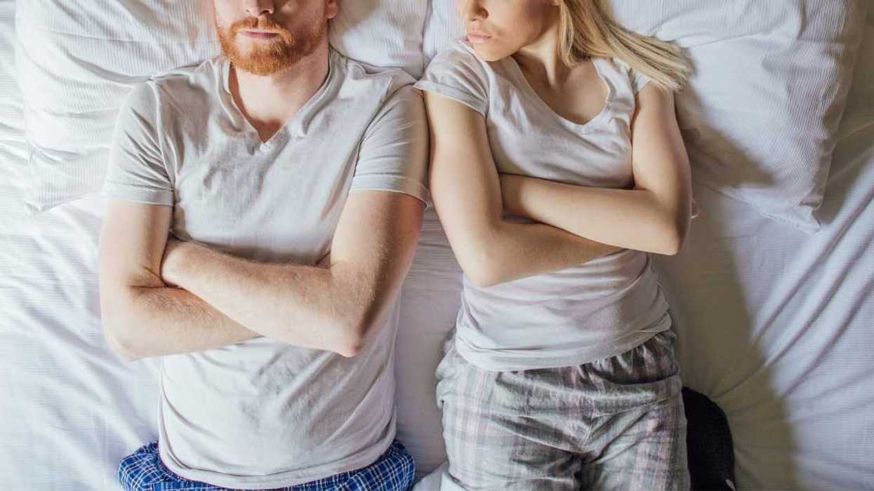 Guy Refuses To Share A Bed With His Girlfriend Until She Gets Her Anxiety Under Control
