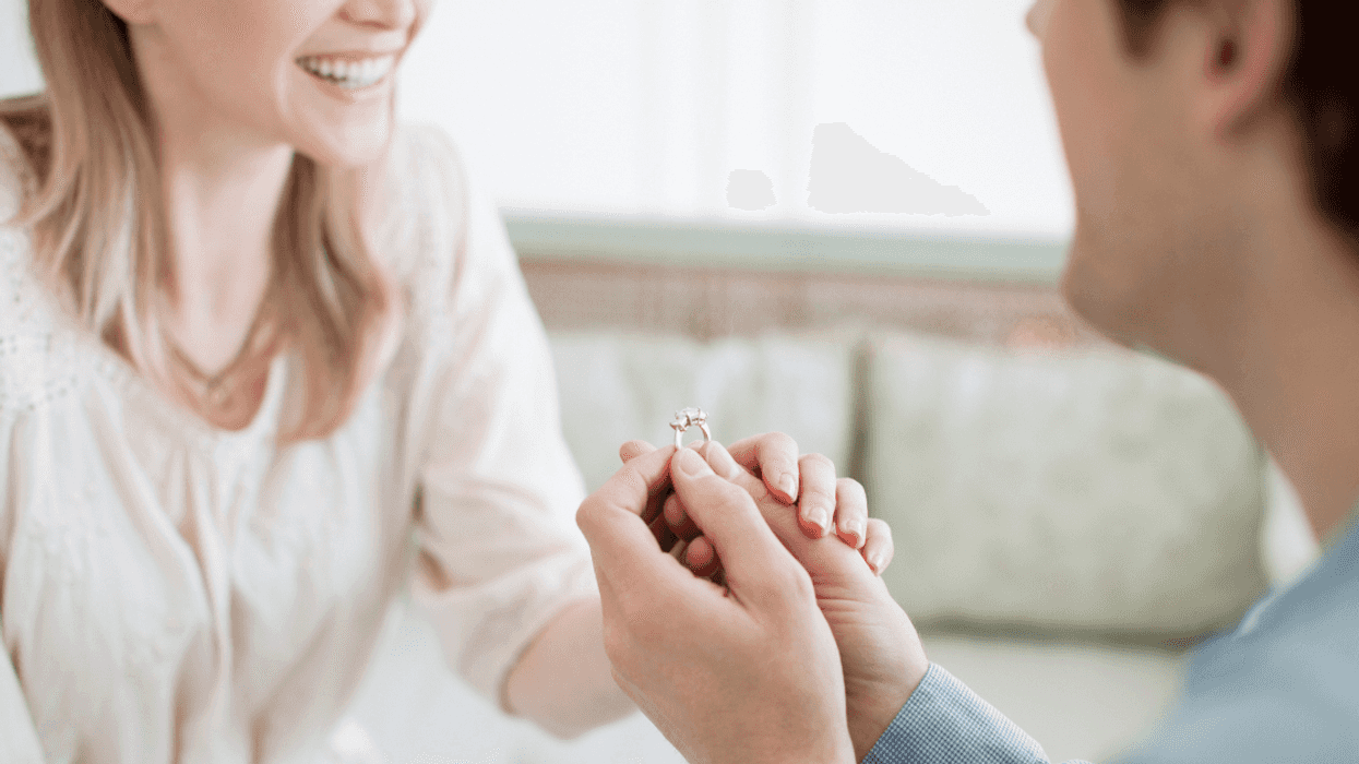 Redditor Angers Son By Refusing To Let Him Use Family Ring To Propose To His On-And-Off Girlfriend