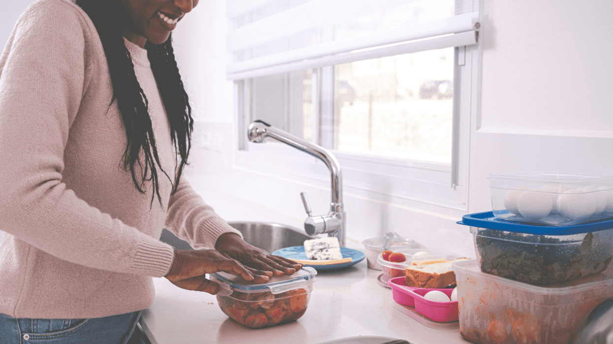 Guy Mortified After Wife Surprises Him At His New Job With Home-Cooked Meal In Front Of Coworkers