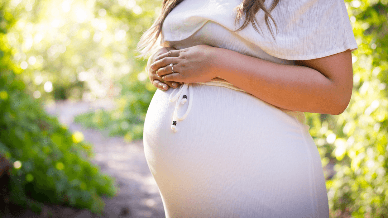 Redditor Balks After Fiancé's Pregnant Sister Demands They Postpone Wedding Because It's Too Close To Her Due Date