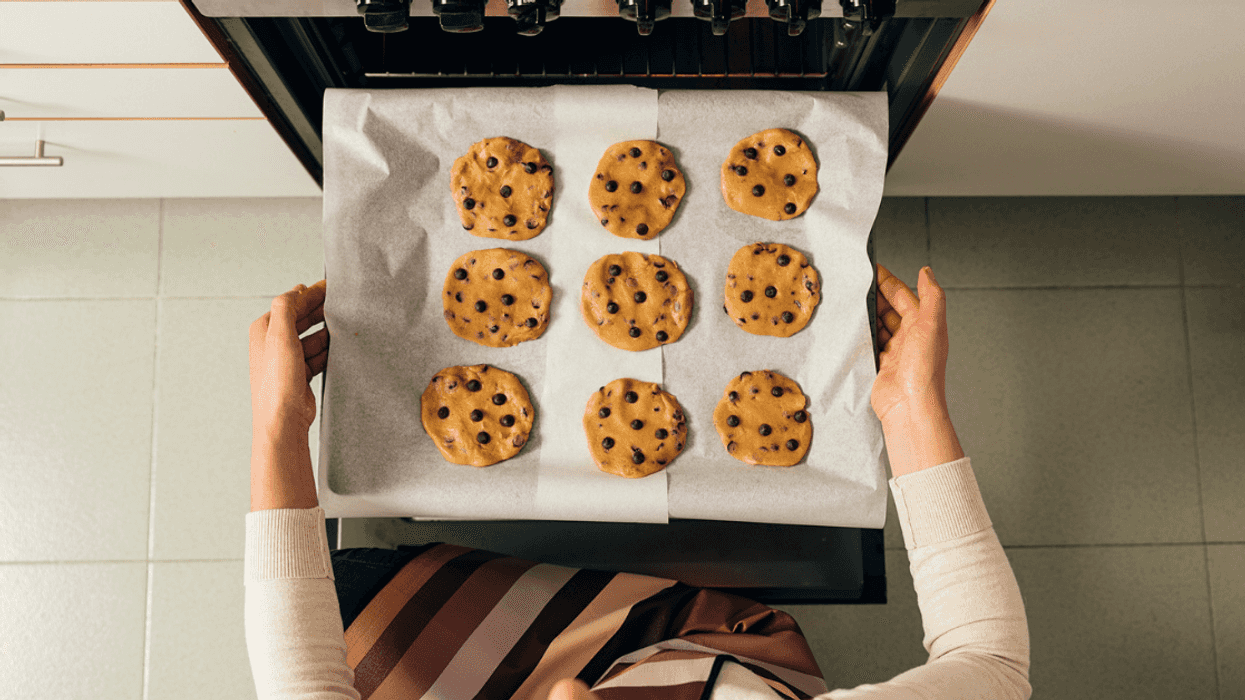 Mom Accused Of 'Embarrassing' Spouse By Baking Cookies For Their Daughter's Bus Driver