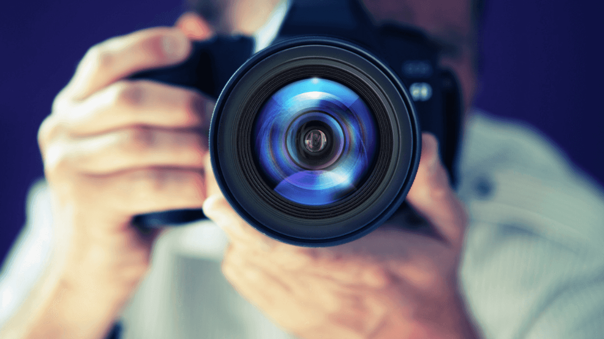 Photographer Stirs Drama By Refusing To Delete Nude Photos Of Former Client Upon Her Request