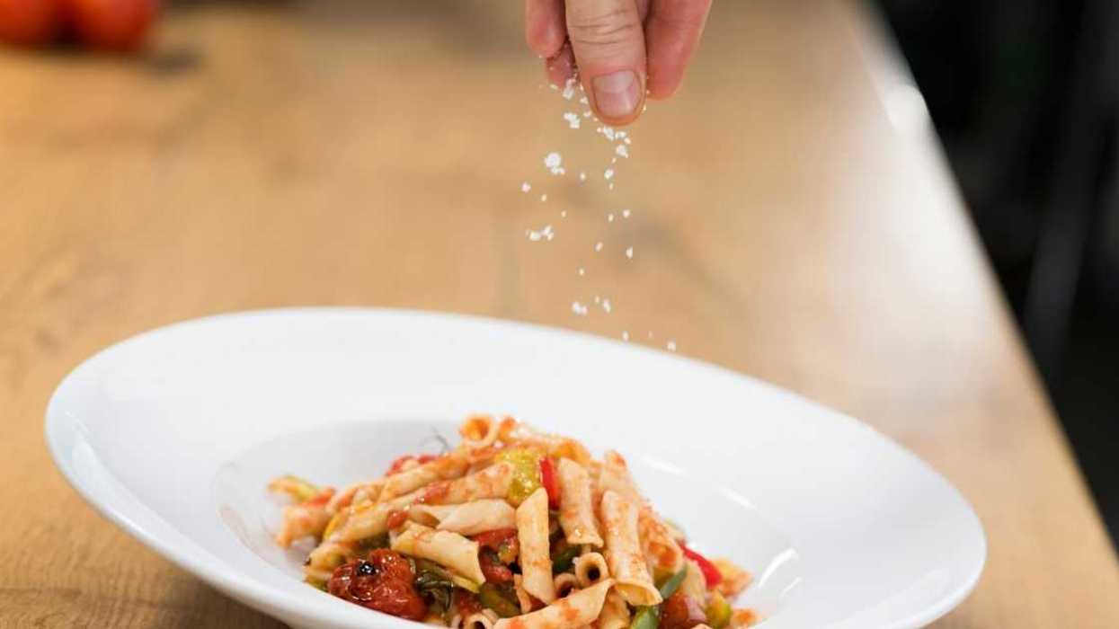 Woman Kicks Boyfriend's Friend Out After He Keeps Adding Allergy-Triggering Ingredients To Her Food