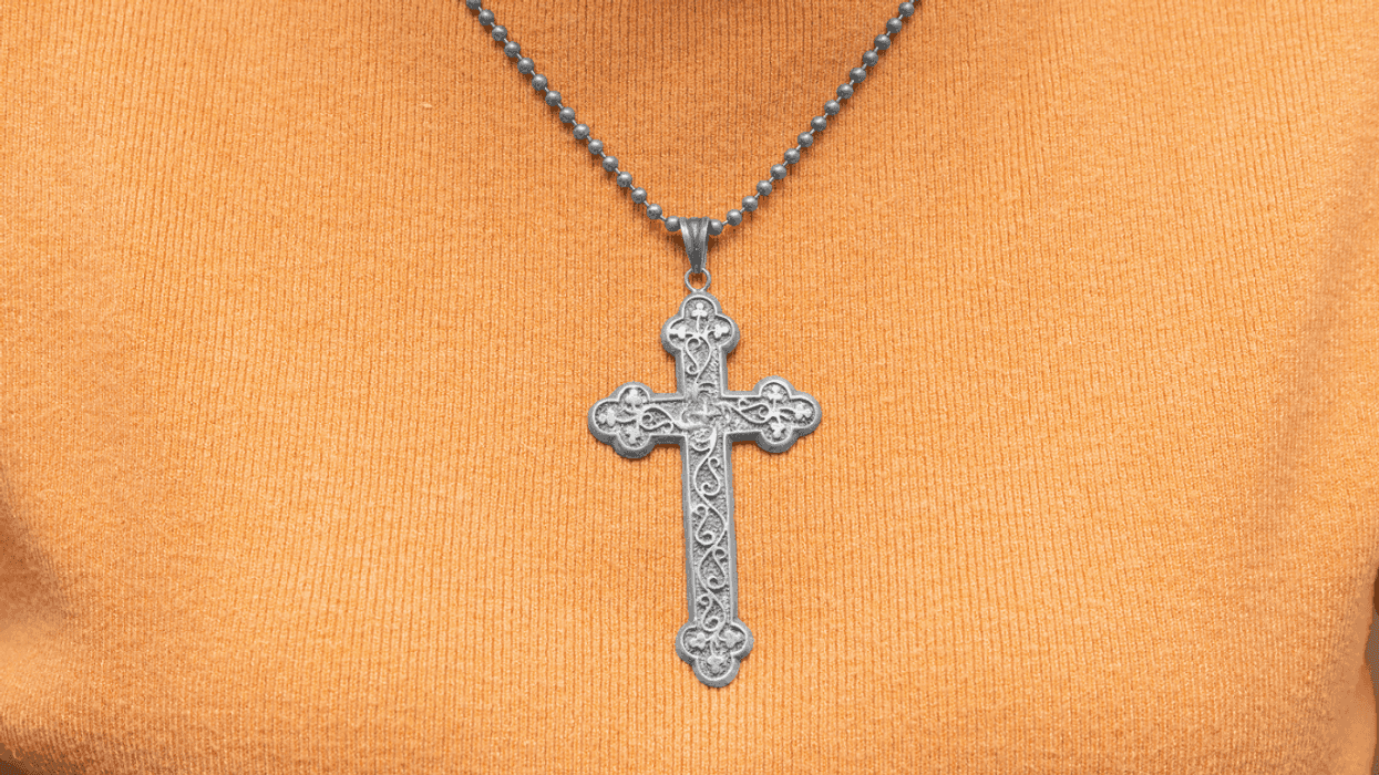 sliver cross pendant