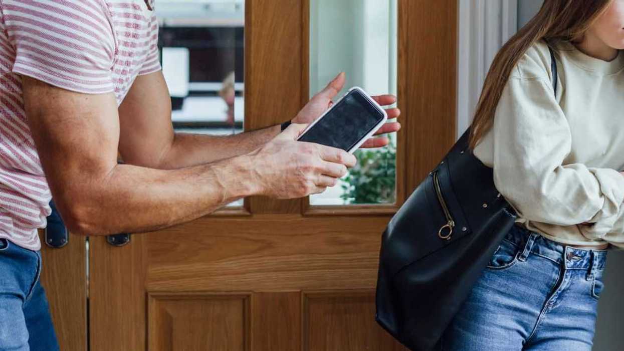 Dad Upsets Daughter By Refusing To Pay For Her College Unless She Picks A Major Beforehand