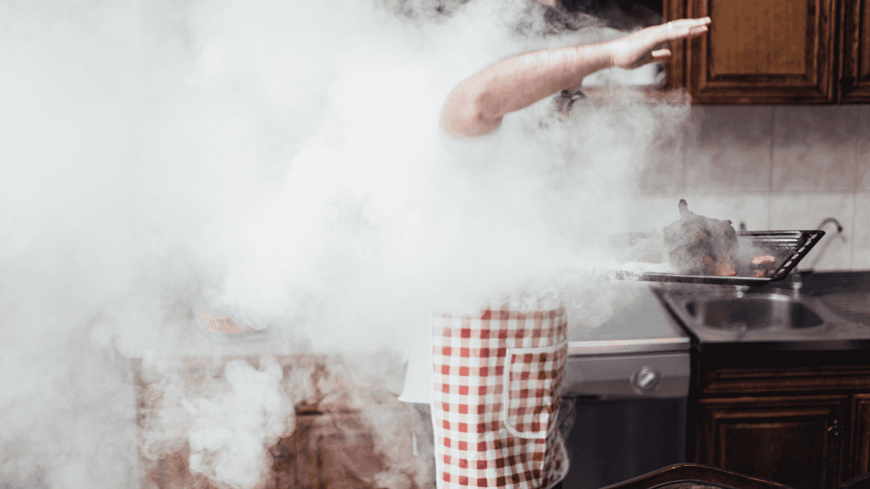 Woman Walks Out On Boyfriend After He Loses It On Her For Almost Starting A Kitchen Fire