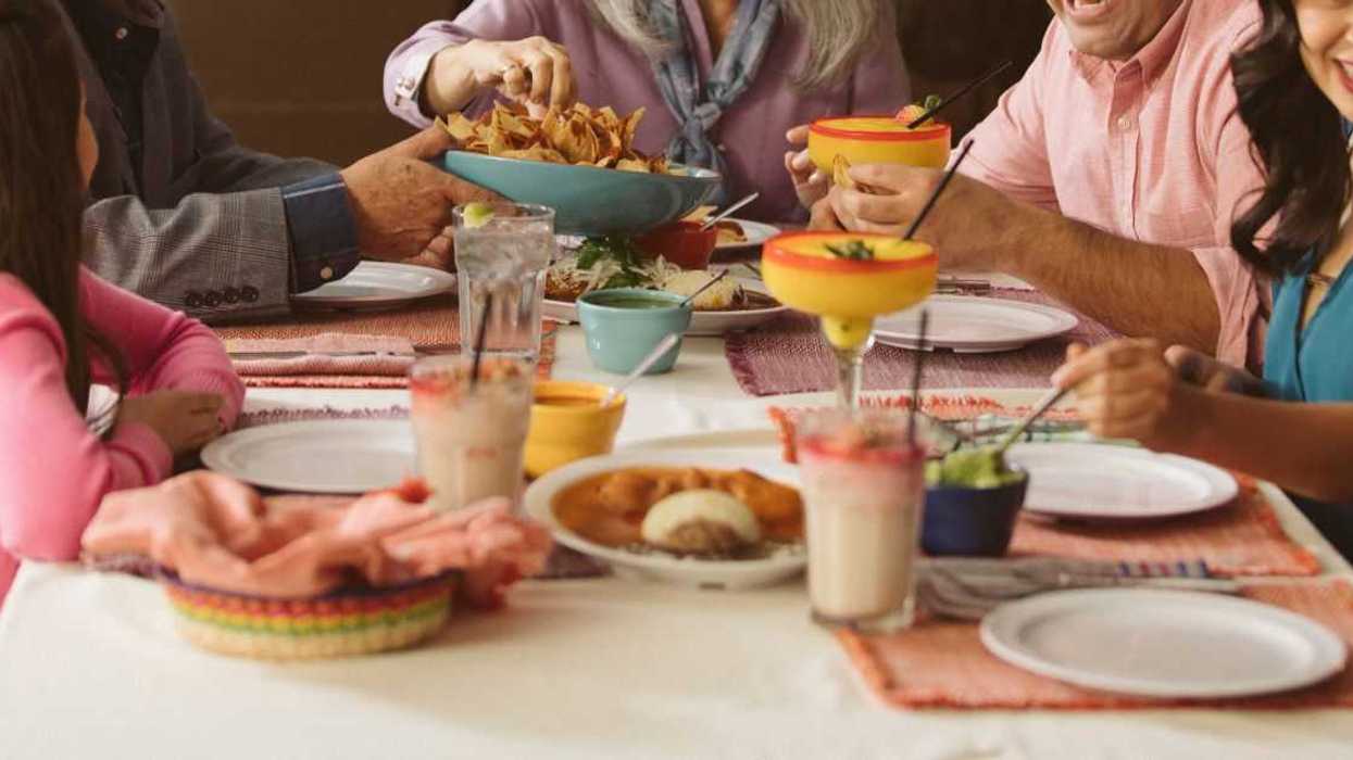 Redditor Balks After They're Asked To Split Vacation Food Bill Evenly With Brother's Large Family