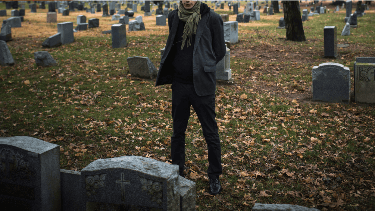 Guy Sparks Drama After Refusing To Let His Abusive Stepmom Be Buried Next To His Dad