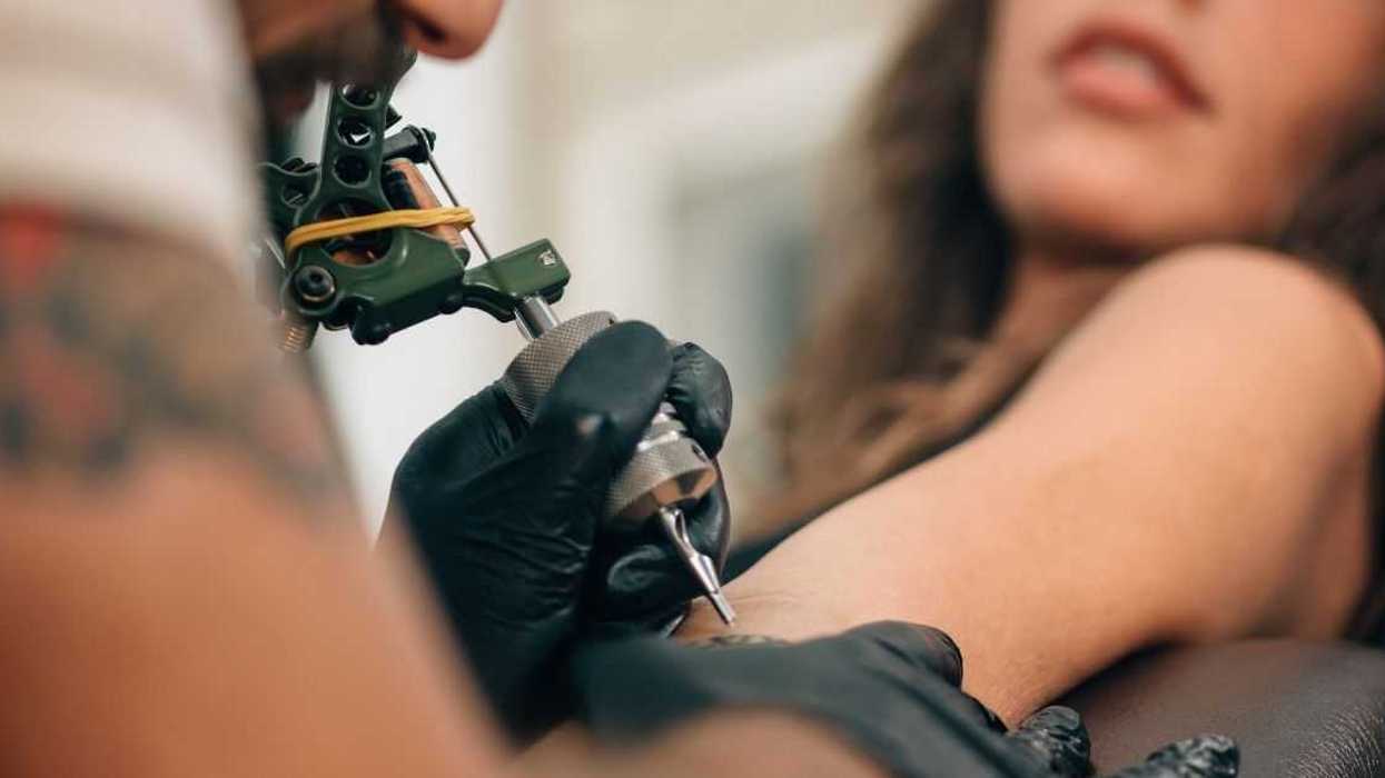Woman Sparks Drama After Leaving Negative Review For Tattoo Artist Who Made Misogynistic Jokes
