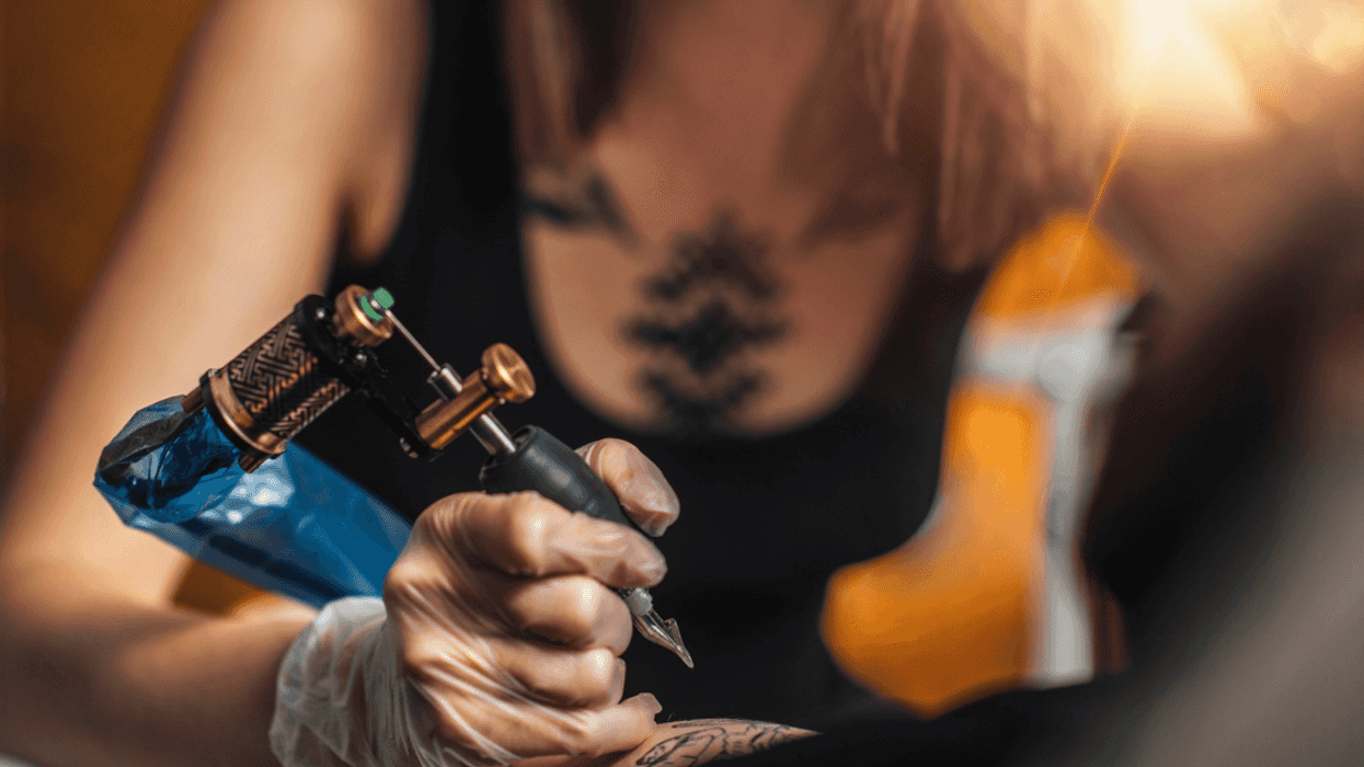 Redditor Asks Tattoo Artist To Lower Price After She Used Bathroom Seven Times During Their Session