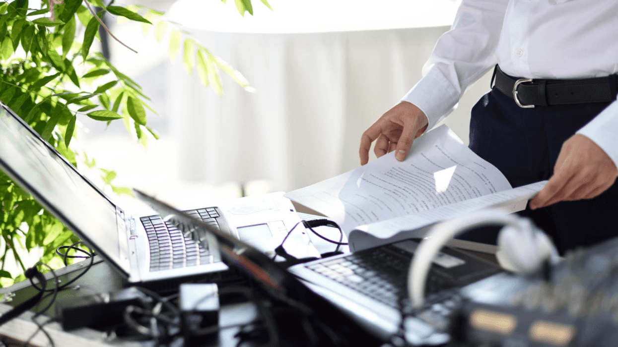 Bride Loses It After DJ Refuses To Apologize For Bringing The Wrong Playlist To Her Wedding