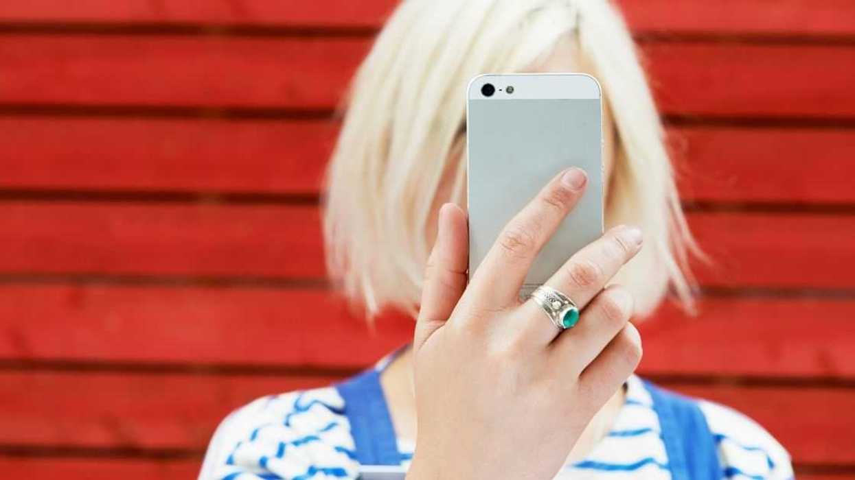 Redditor Sparks Drama After Calling Roommate's Girlfriend 'Pathetic' For Trying To Be An Influencer