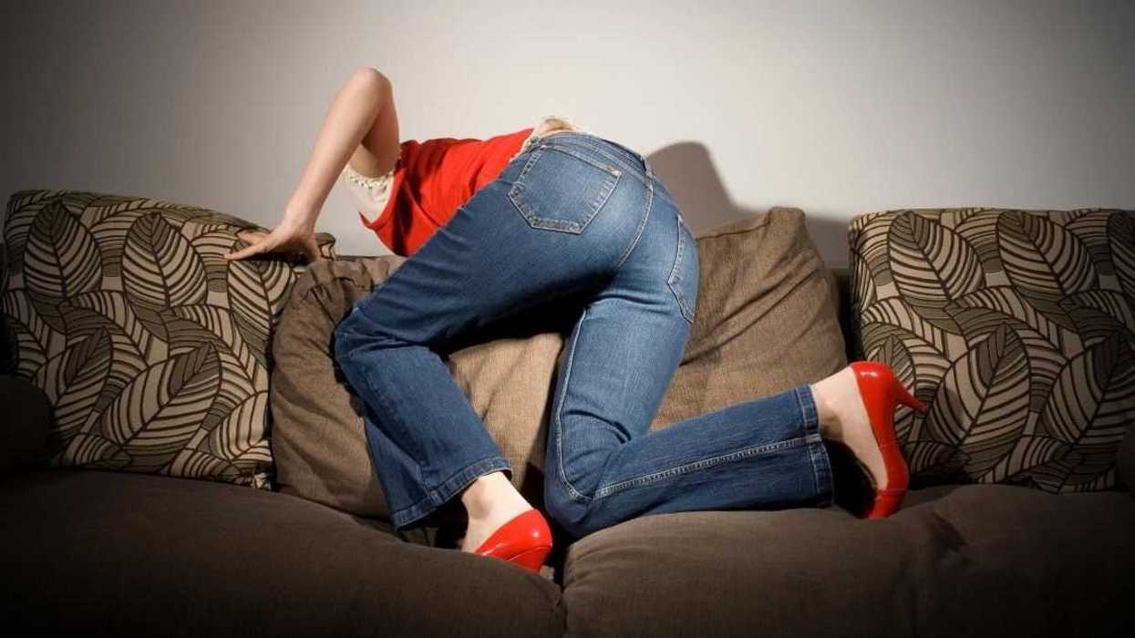 Woman Disgusted After Discovering Her Boyfriend Deliberately Tucks Garbage Into Her Couch