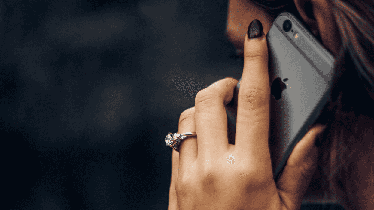 Redditor Stirs Drama By Telling Wealthy Sister Her Perspective On 'Normal Person Finances' Is 'Useless'