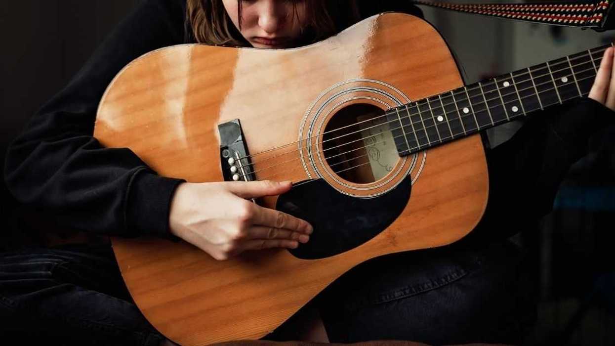 Dad Called Out For Getting Guitar Lessons For His Son But Not His Daughter Even Though It's Her Guitar