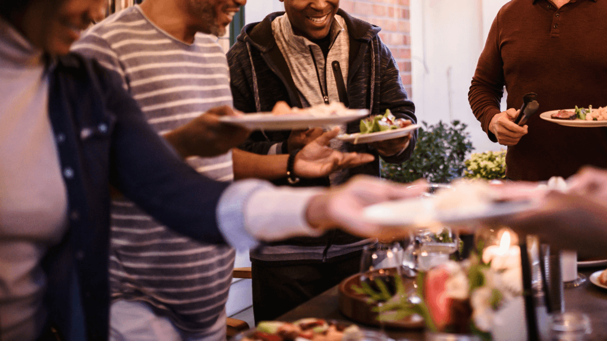 Redditor Called Out For Refusing To Make Vegan Dish To Accommodate Sister's Surprise Dinner Guest
