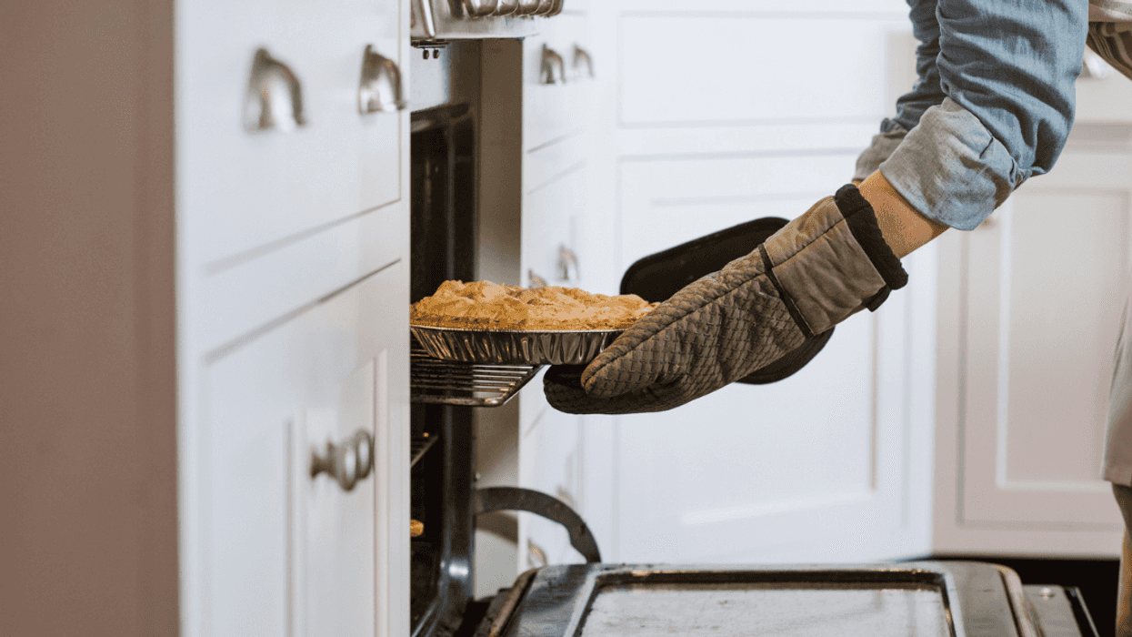 Redditor Called 'Petty' For Refusing To Bake For Coworkers After Dishes Were Returned Dirty