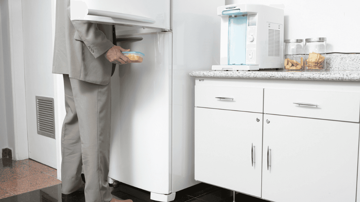 Lunch Thief Publicly Called Out By Angry Coworker