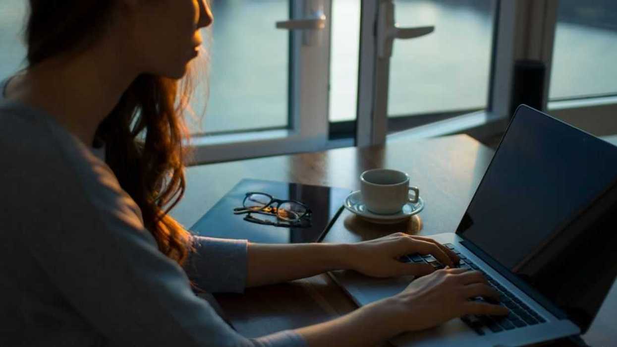 Guy Upsets His Girlfriend By Pointing Out The 'Historical Inaccuracies' Of Her Erotic Fiction