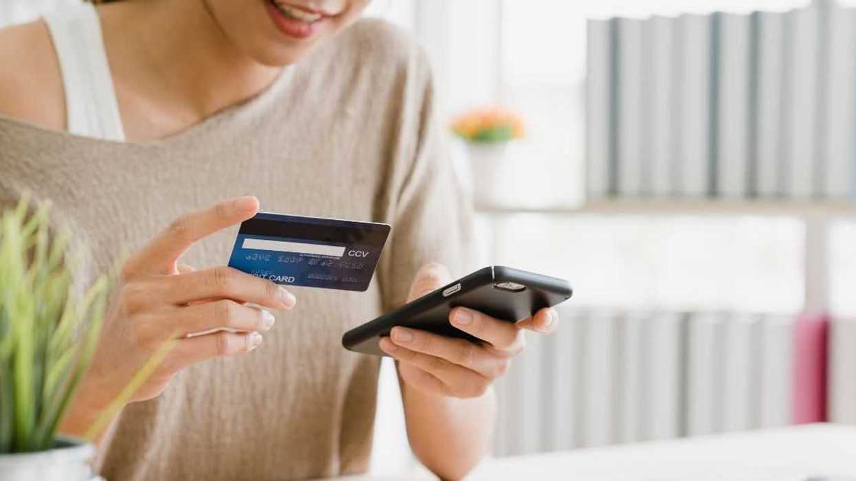 Woman Considers Having Her Cousin Arrested After The Cousin Stole Her Identity To 'Teach Her A Lesson'