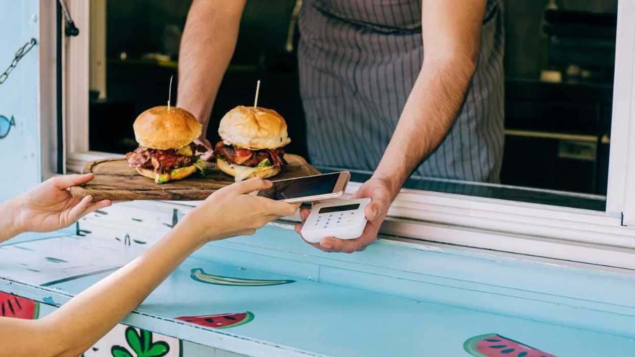 Guy Criticized For Ordering Food Stepsister Doesn't Like Since Dad Thinks Family 'Should Eat The Same Thing'