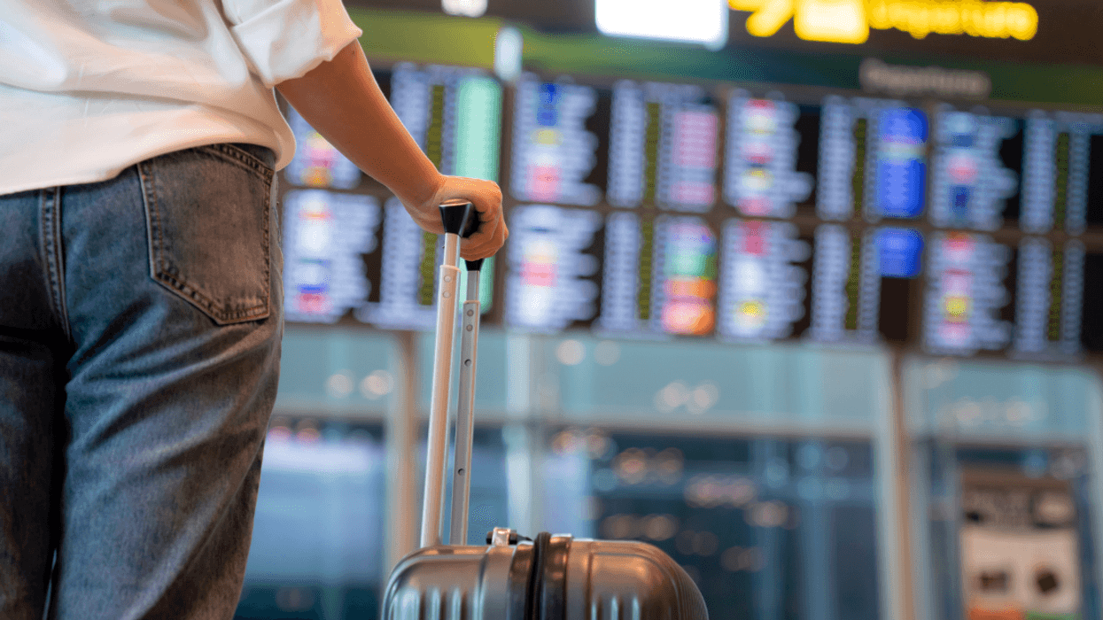 Redditor Unloads On Husband For Not Picking Them Up From Airport After 20 Minute Flight Delay