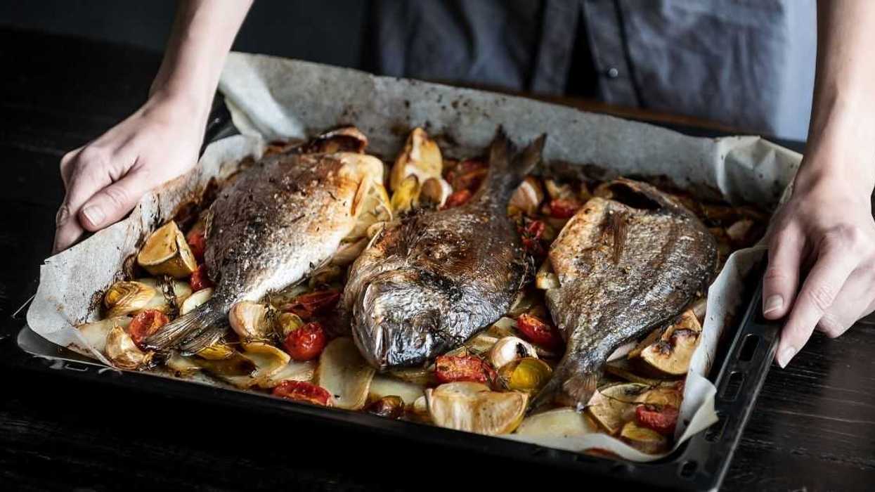 Woman With Severe Fish Allergy Called Out For Demanding Nobody Cook Fish Near Her In Hawaii