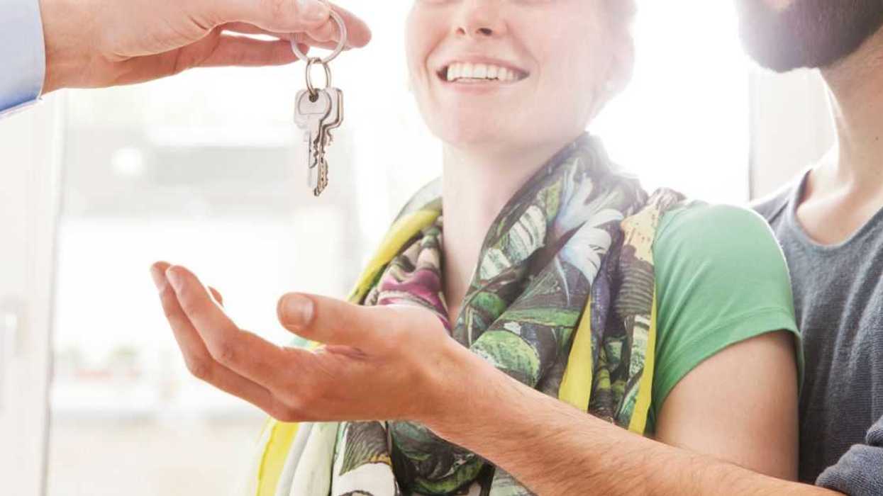Guy Feels Guilty After Being Called 'Disloyal' For Buying House Without Telling His Realtor Mom First