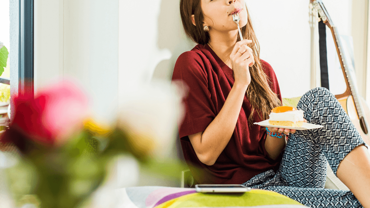 Woman's Health-Obsessed Roommate Furious After Discovering Her Stash Of 'Secret Depression Cakes'