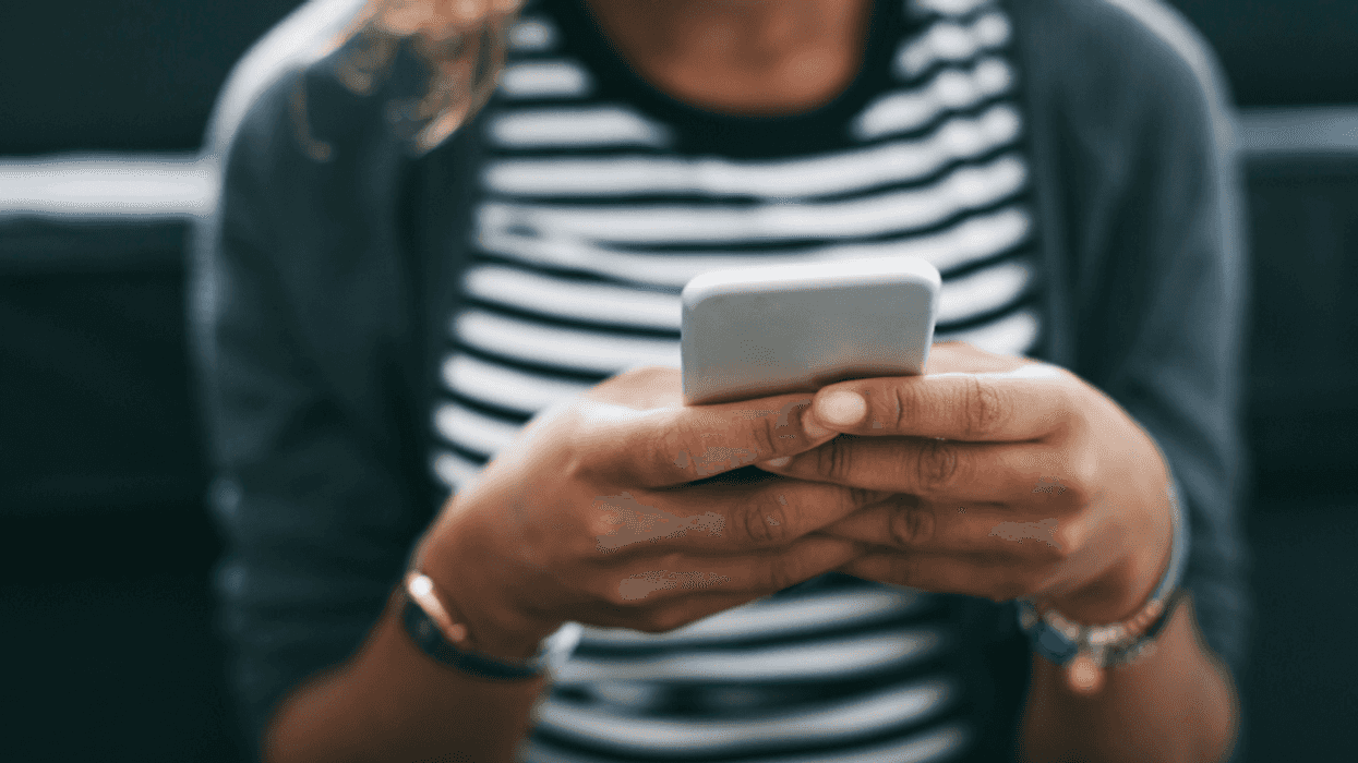 Mom Calls Out Mother Of Daughter's Bully In Group Chat After She Refuses To Handle It In Private