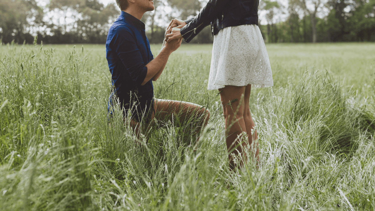 Redditor Called Out For Being 'Uncomfortable' After Boyfriend Proposes With His Late Wife's Ring