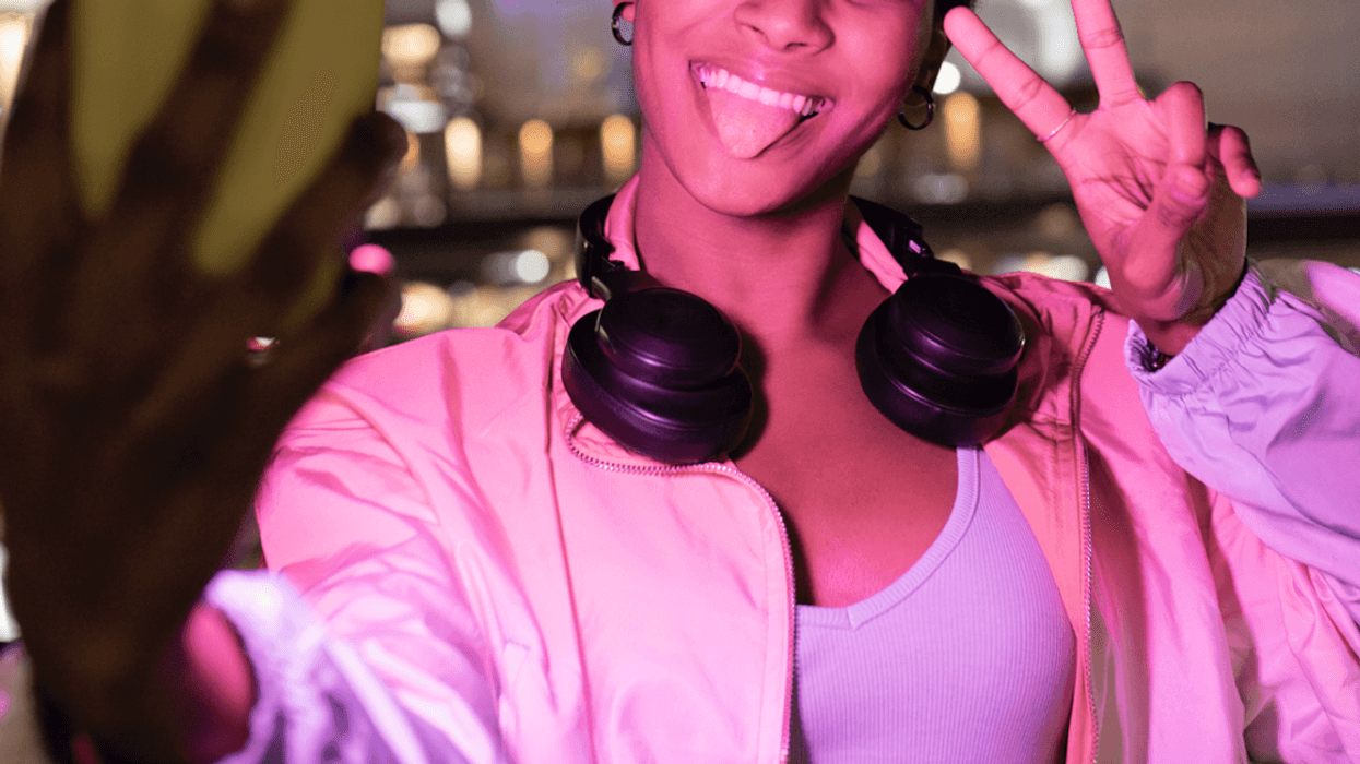 Redditor Upset After Sister Refuses To Take Down Viral Video Telling Embarrassing Story About Them