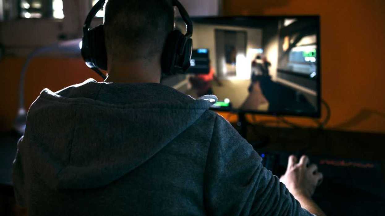 Dad Berated After Neglecting To Feed And Change Baby Because He Was Live-Streaming On YouTube