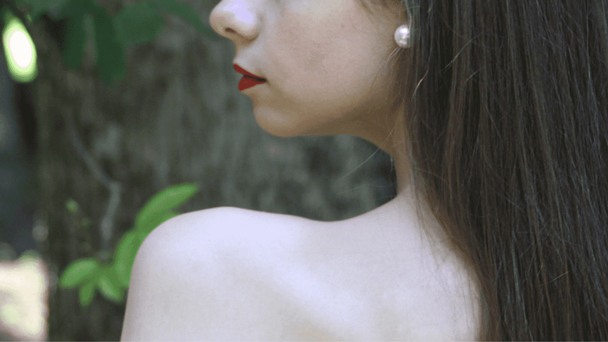 Teen Banned From Borrowing Her Mother's Jewelry After Lying About Ruined Pearl Earrings