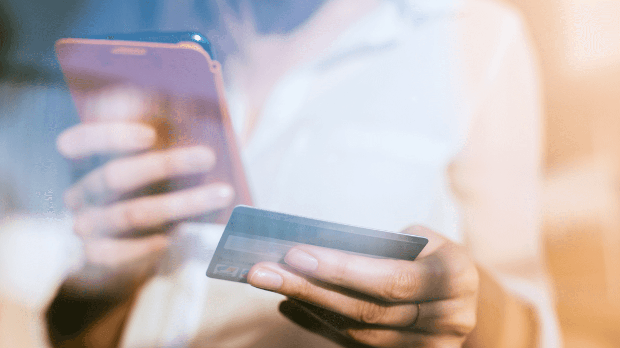 woman using credit card