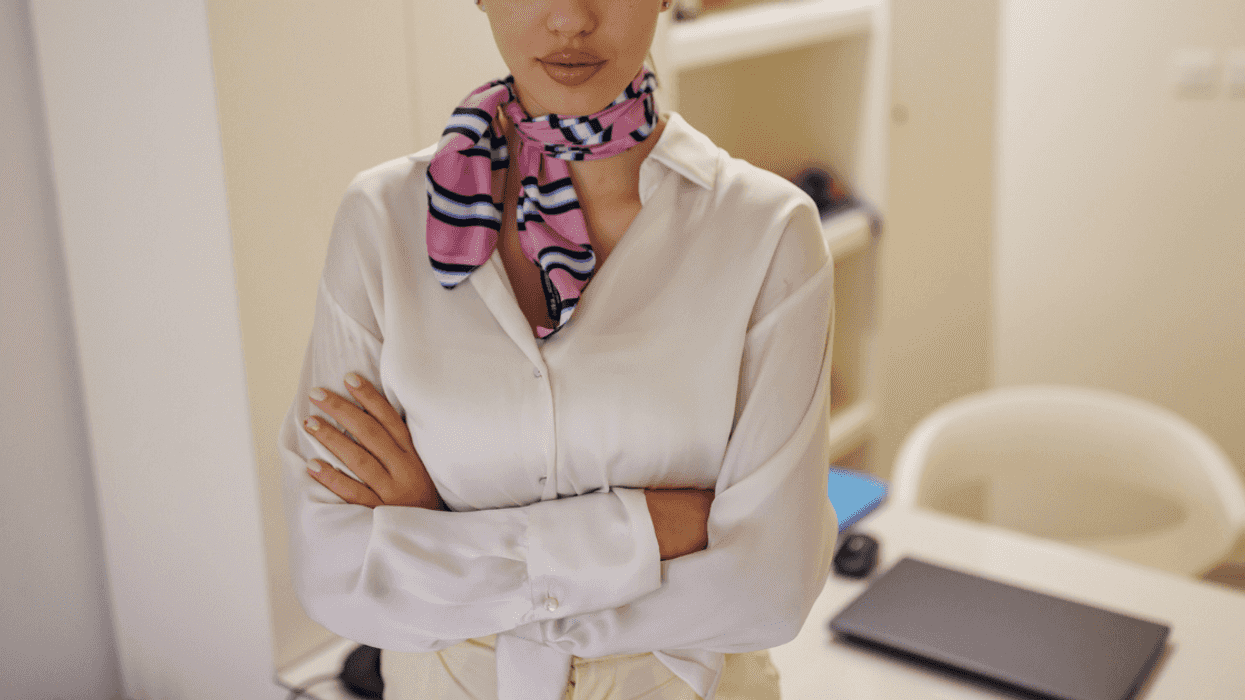 Woman wearing a scarf in the workplace