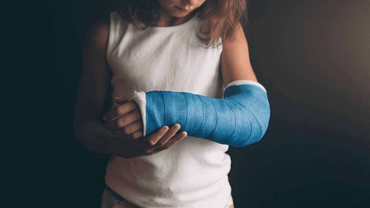 Young girl with cast on arm