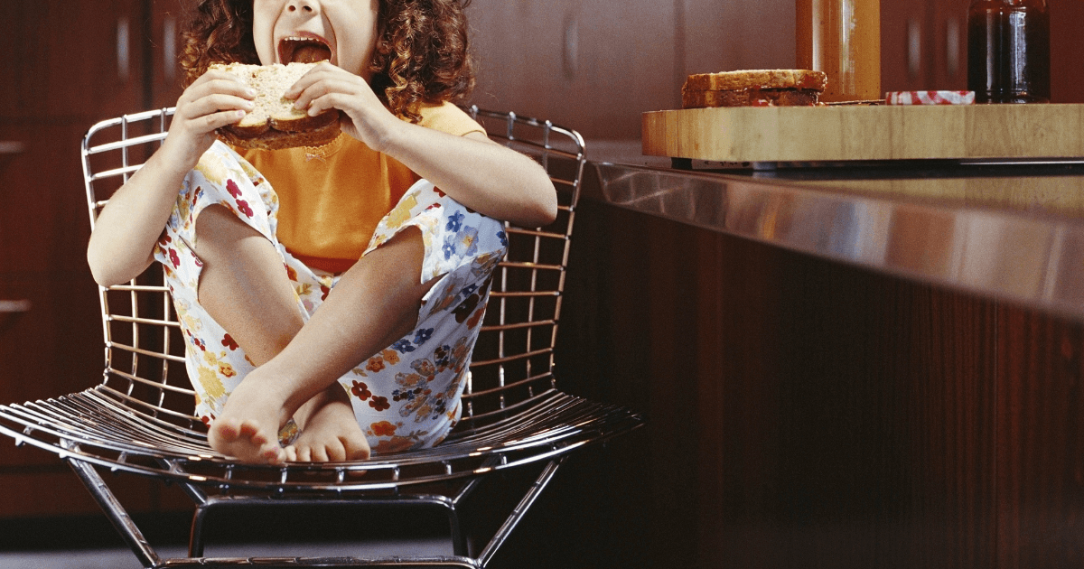 Dad Brings Outside Food Into Restaurant For Daughter AITA