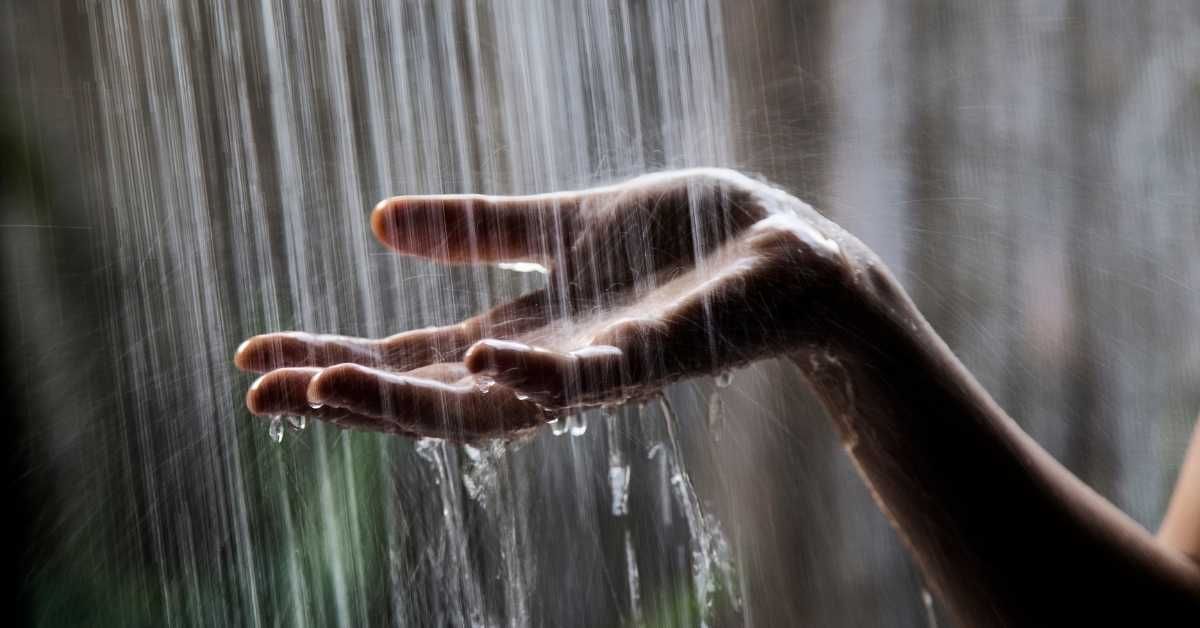 Woman's Neighbor Complains To Management About Her Night Showers AITA