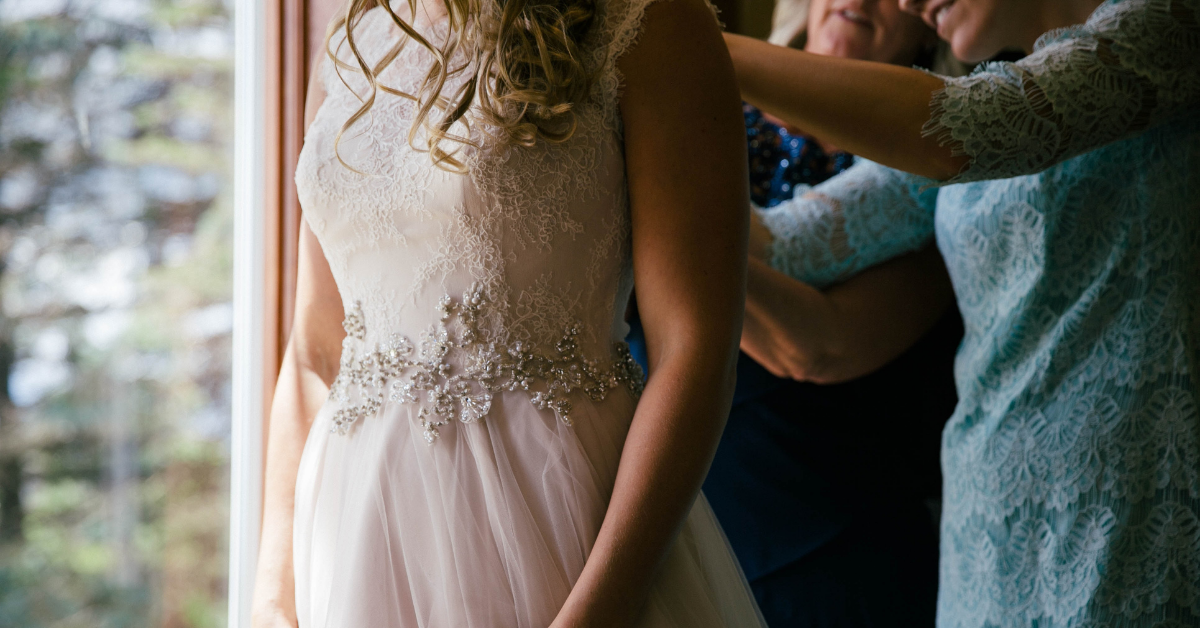 Mom Only Lets Petite Daughter Wear Her Wedding Dress AITA