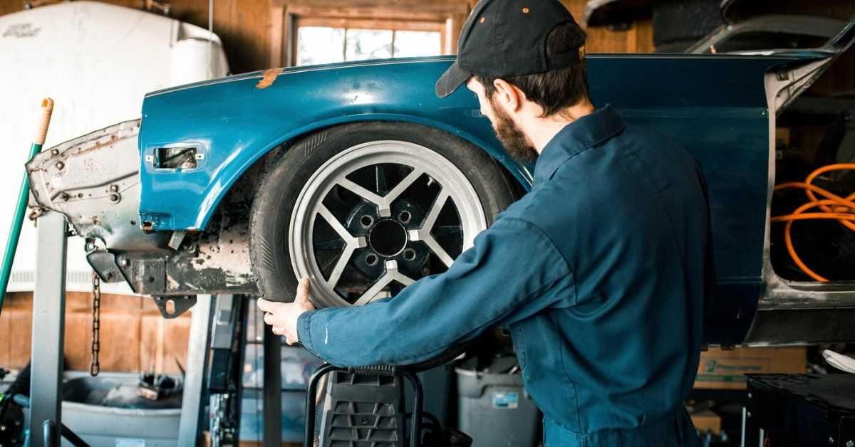 Guy Installs Tracking Device On Sister's Car
