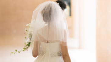 Bride with her back turned