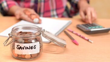 Teen counting savings