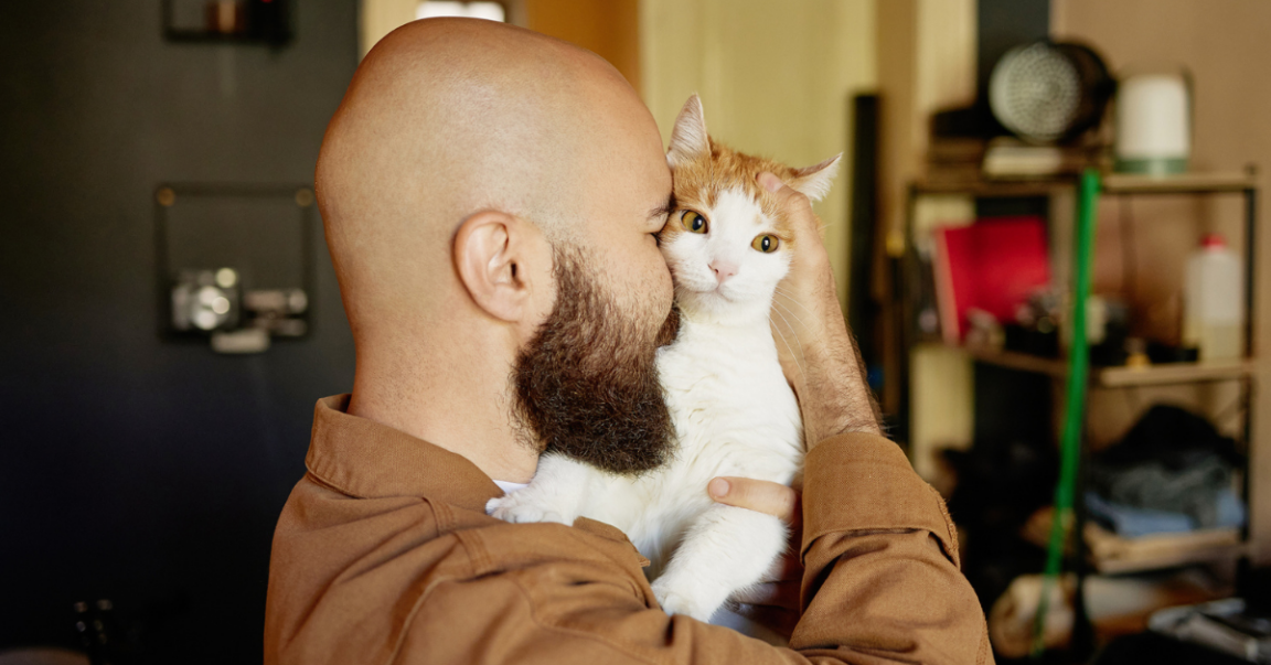 Woman Won't Let Fiancé Take Cat To Hoarder House REDDIT