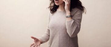 A young woman argues on her cellphone.