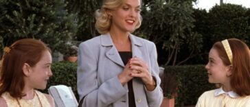 Screenshot of the movie "The Parent Trap" with Elaine Hendrix and Lindsay Lohan.