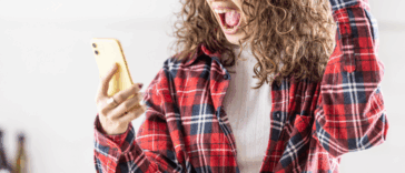 A woman screaming into her cell phone.